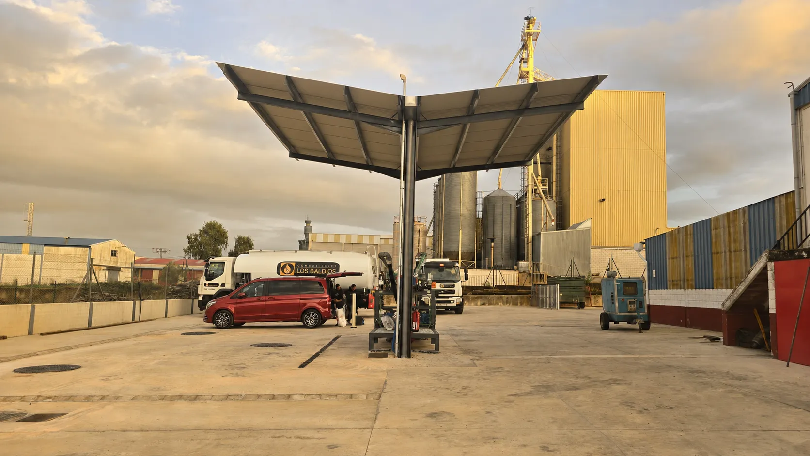 Zona de carga de las instalaciones de Combustibles Los Baldíos